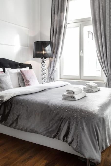 Househost Apartment:Lobzowska 22 Krakkó Kültér fotó